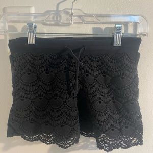 Black kids shorts size L